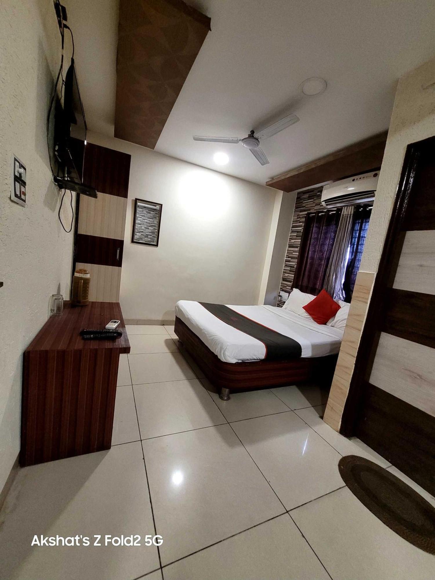 Hotel Mehar Residency Indaur Kültér fotó